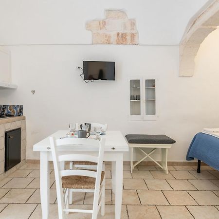 White House Flats & Studios Ostuni Habitación foto