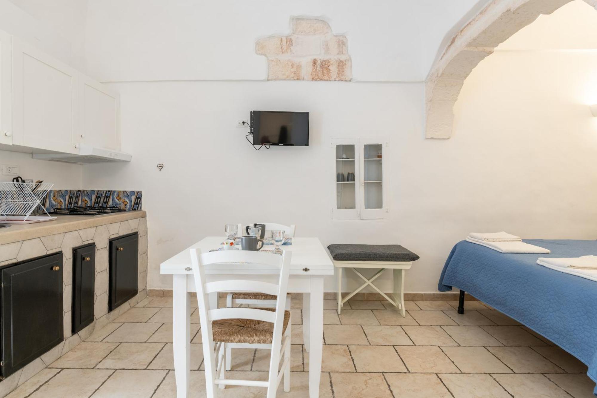 White House Flats & Studios Ostuni Habitación foto